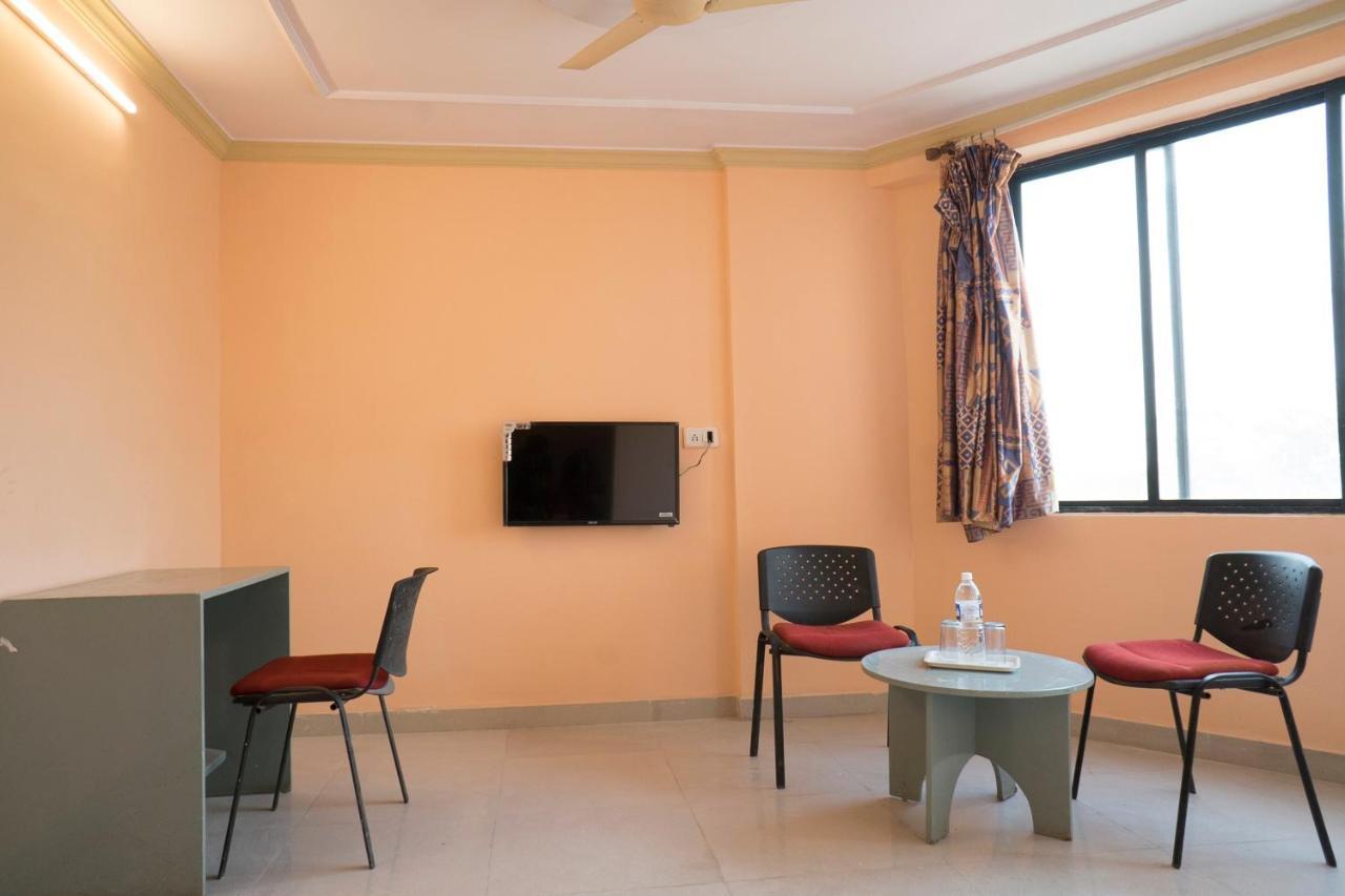 Oyo Flagship 37830 Hotel Aakar International 사타라 외부 사진