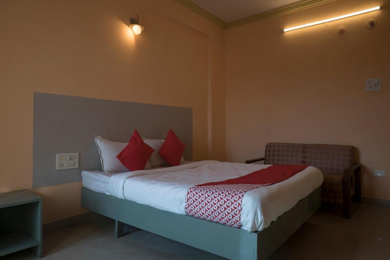 Oyo Flagship 37830 Hotel Aakar International 사타라 외부 사진