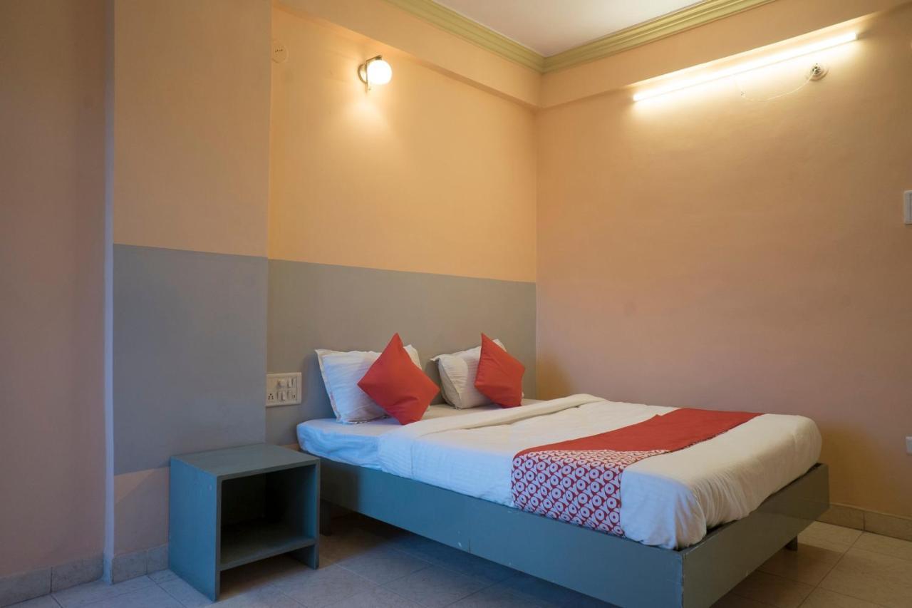 Oyo Flagship 37830 Hotel Aakar International 사타라 외부 사진