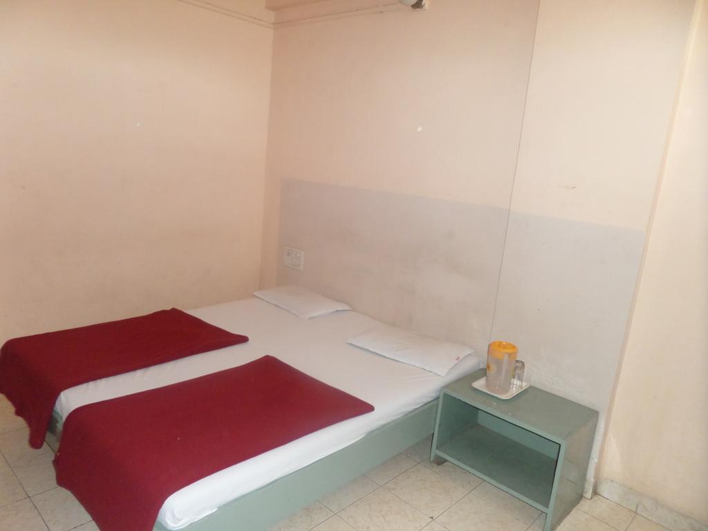 Oyo Flagship 37830 Hotel Aakar International 사타라 외부 사진