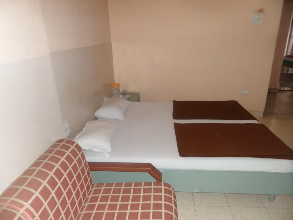 Oyo Flagship 37830 Hotel Aakar International 사타라 외부 사진
