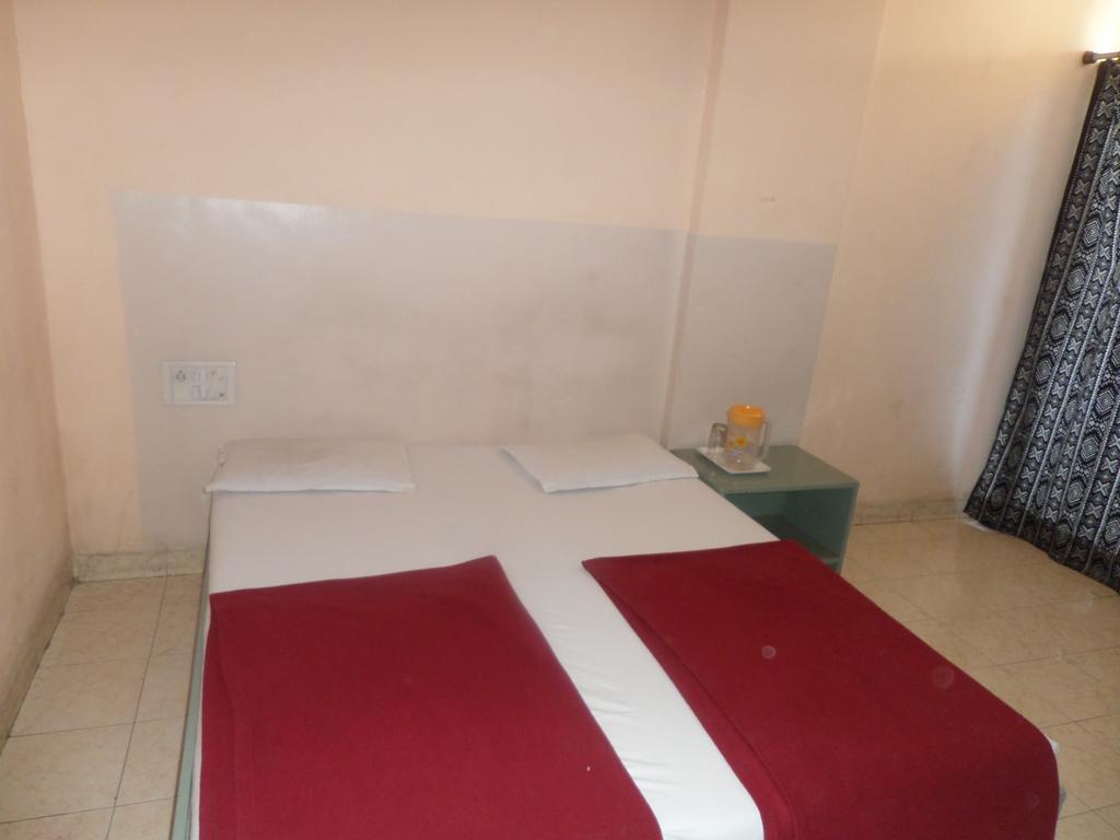 Oyo Flagship 37830 Hotel Aakar International 사타라 외부 사진