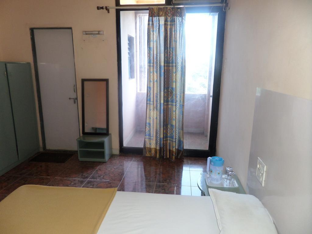 Oyo Flagship 37830 Hotel Aakar International 사타라 외부 사진