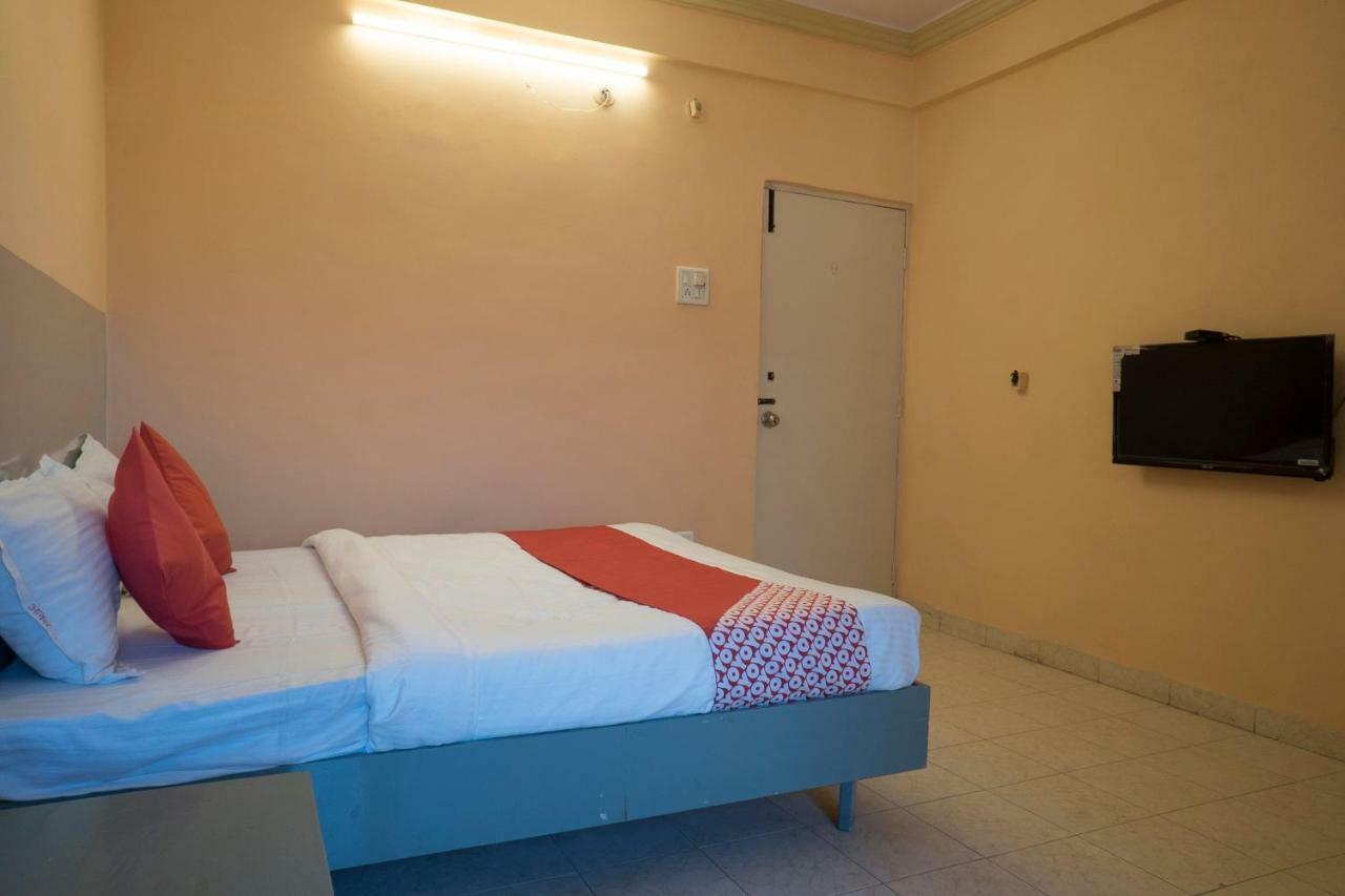 Oyo Flagship 37830 Hotel Aakar International 사타라 외부 사진