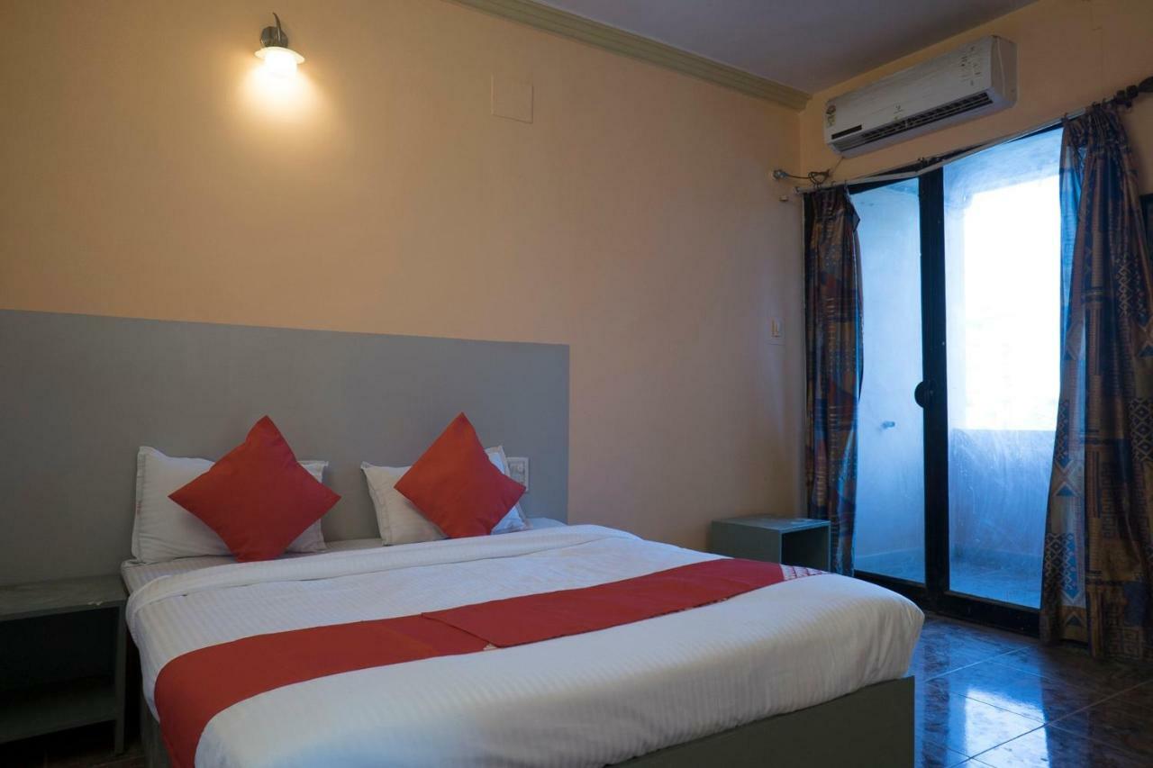 Oyo Flagship 37830 Hotel Aakar International 사타라 외부 사진