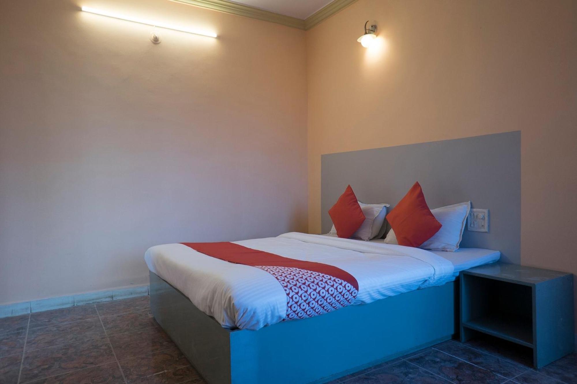 Oyo Flagship 37830 Hotel Aakar International 사타라 외부 사진