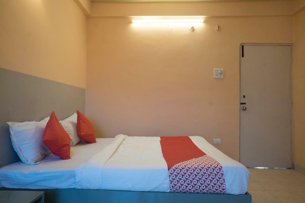 Oyo Flagship 37830 Hotel Aakar International 사타라 외부 사진