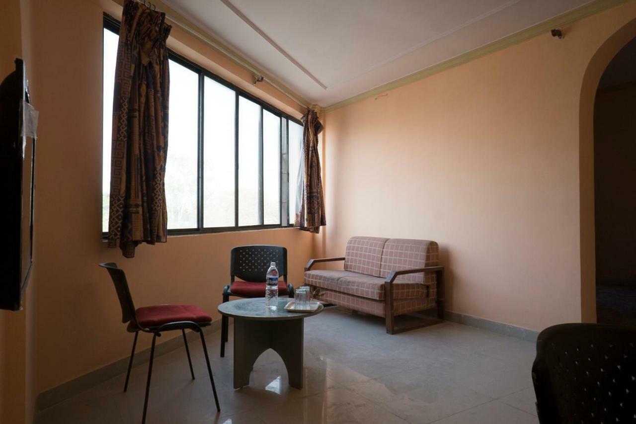 Oyo Flagship 37830 Hotel Aakar International 사타라 외부 사진