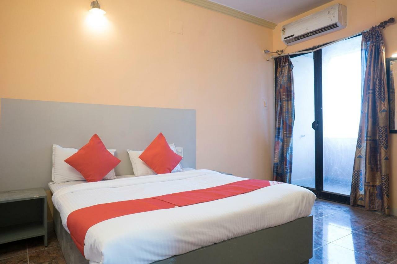 Oyo Flagship 37830 Hotel Aakar International 사타라 외부 사진