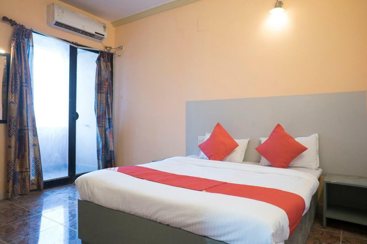 Oyo Flagship 37830 Hotel Aakar International 사타라 외부 사진